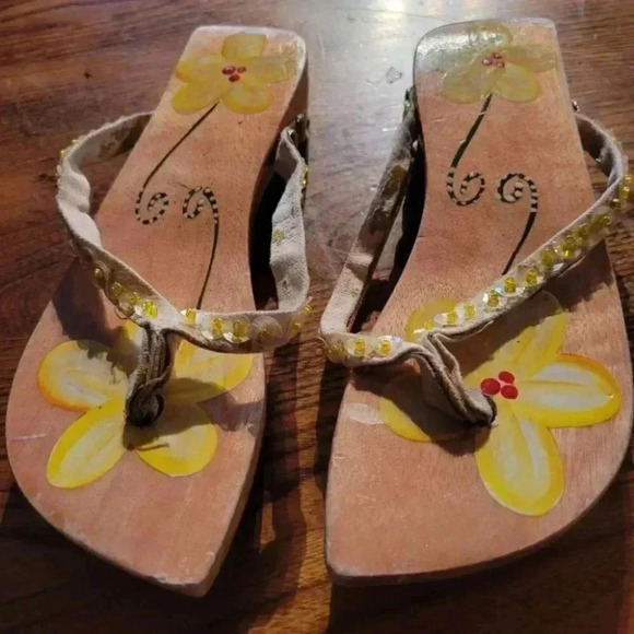 Girls Designer Wooden Sandals with Sparkly  toe straps Flip Flops - Picture 1 of 6